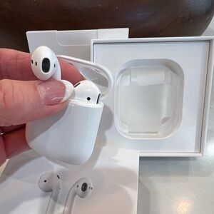 Apple AirPods (2nd Gen)